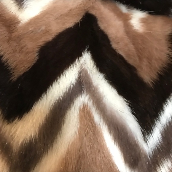 Gorgeous Zigzag Authentic Mink Coat - Picture 5 of 6